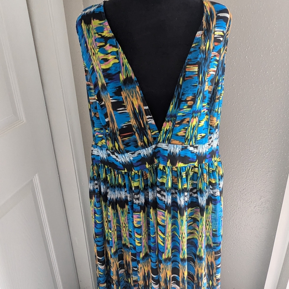 Dress - Picture 3 of 3